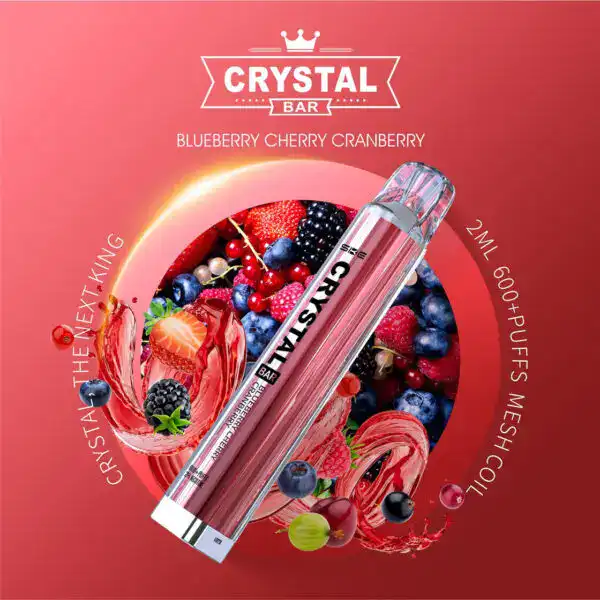 Crystal Bar mit Blueberry Cherry Cranberry Geschmack, 2ml Liquid und über 600 Zügen. Ausgestattet mit Mesh-Coil-Technologie für intensiveren Geschmack. Die Verpackung zeigt eine Mischung aus Früchten wie Heidelbeeren, Kirschen und Cranberries, ergänzt von einer lebendigen roten Hintergrundfarbe und dem Markenlogo 'Crystal Bar'.